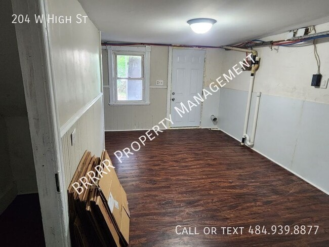 Building Photo - 204 W High St