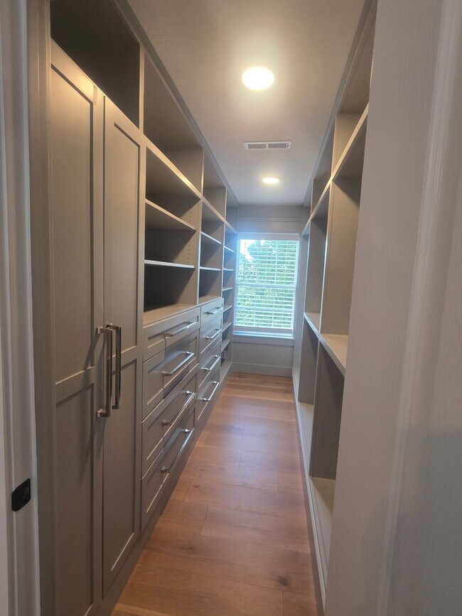 Building Photo - Beautifully remodeled home in LaVergne