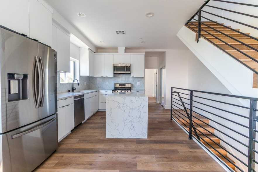 Building Photo - 4507 1/4 W 18th St