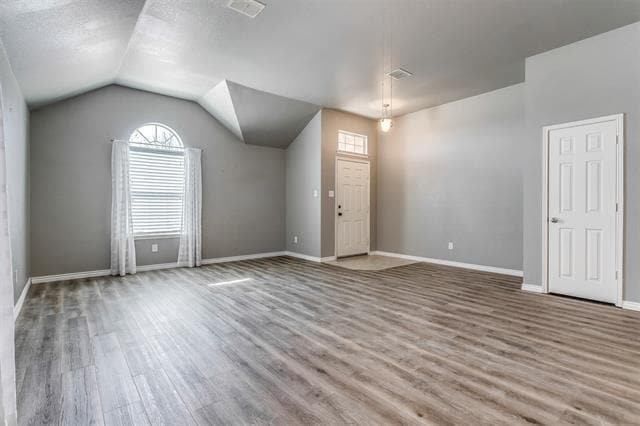 Building Photo - 3611 Redwood Cir