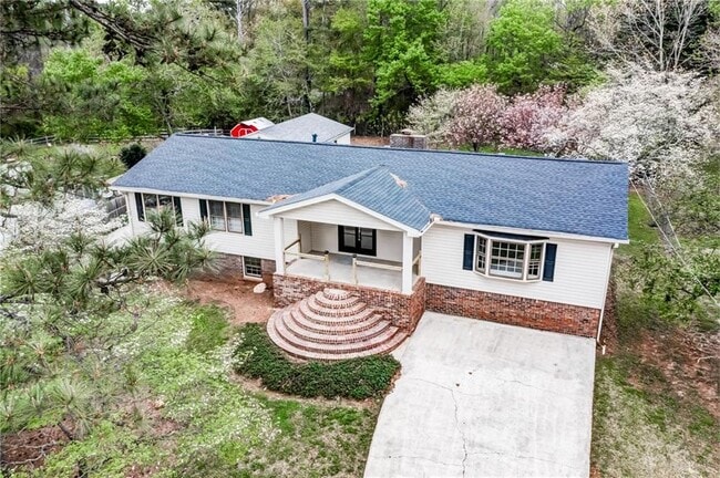 Building Photo - 770 Pine Lake Dr NW