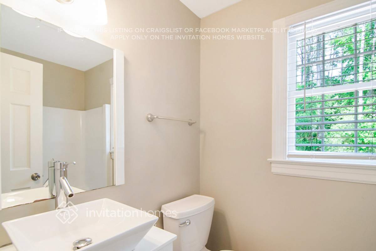 Building Photo - 5808 Heatherbrook Cir