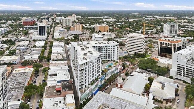 Building Photo - 111 S Pineapple Ave