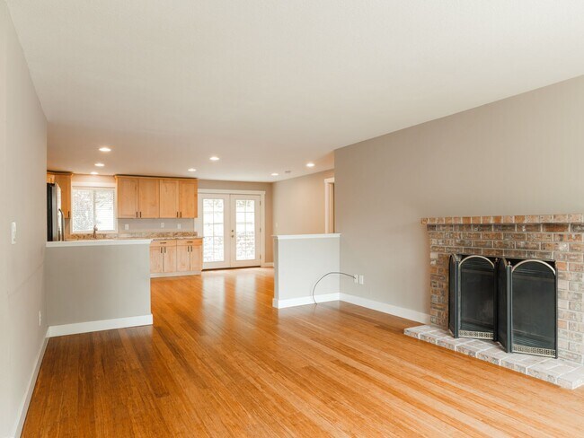 Building Photo - 3 Bed - 1.5 Bath Home in Des Moines WA