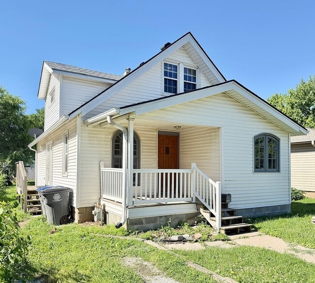 Building Photo - 3445 3rd Ave
