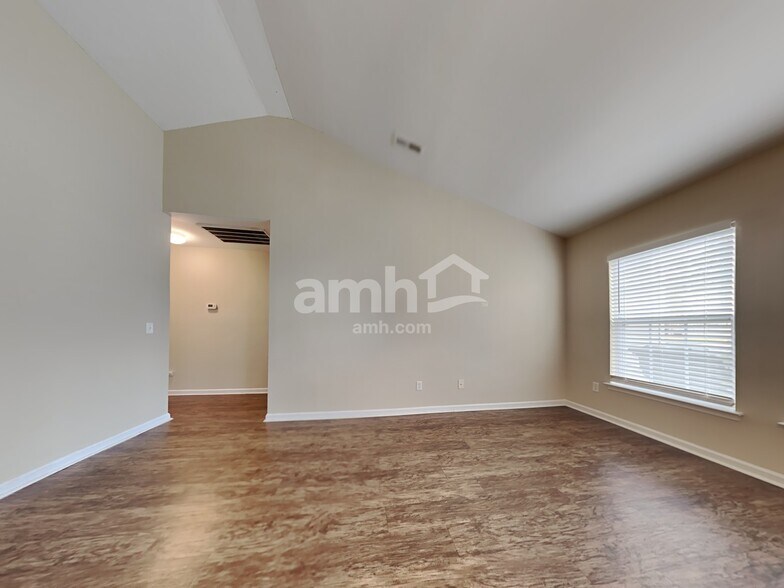 Building Photo - 425 Watershed Dr