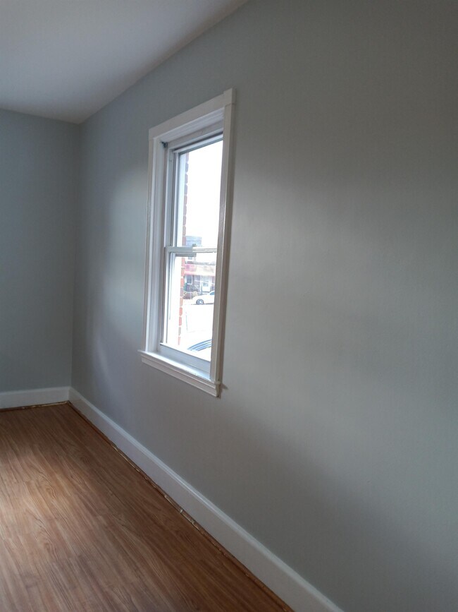 Building Photo - 4101 Kinsway