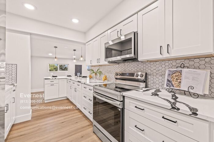 Building Photo - 5908 S Manhattan Ave