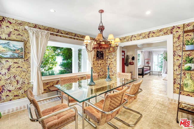 Building Photo - 2049 N Berendo St