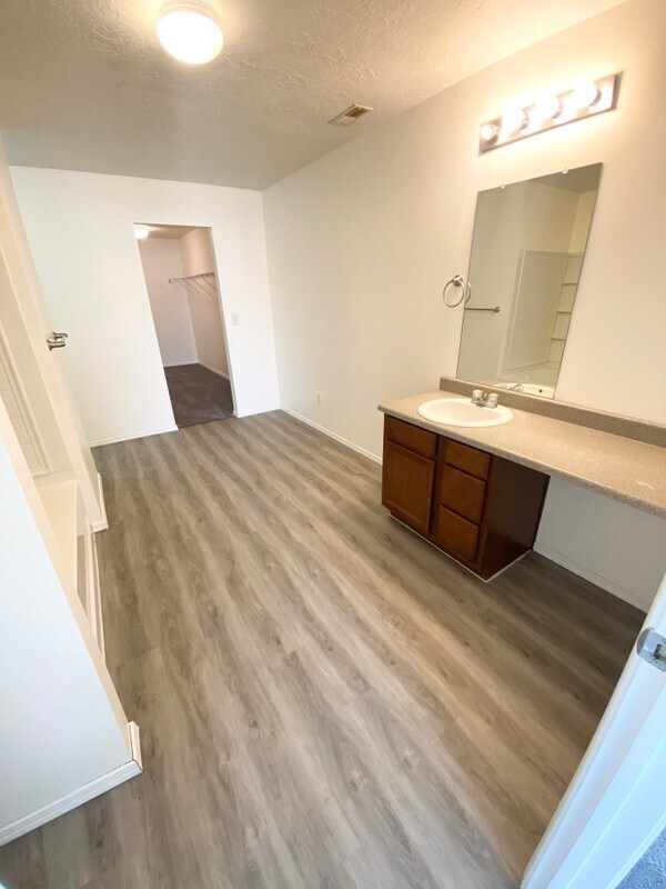 Building Photo - 1243 W 520 S