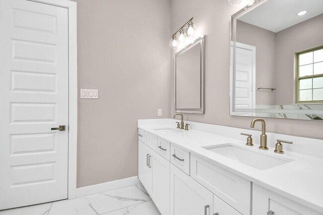 Building Photo - 304 Chobani Ln