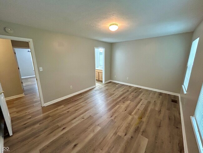 Building Photo - 3039 Armory Dr