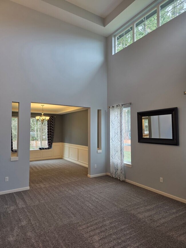 Building Photo - 4 Bedroom Home in Parkland Green!