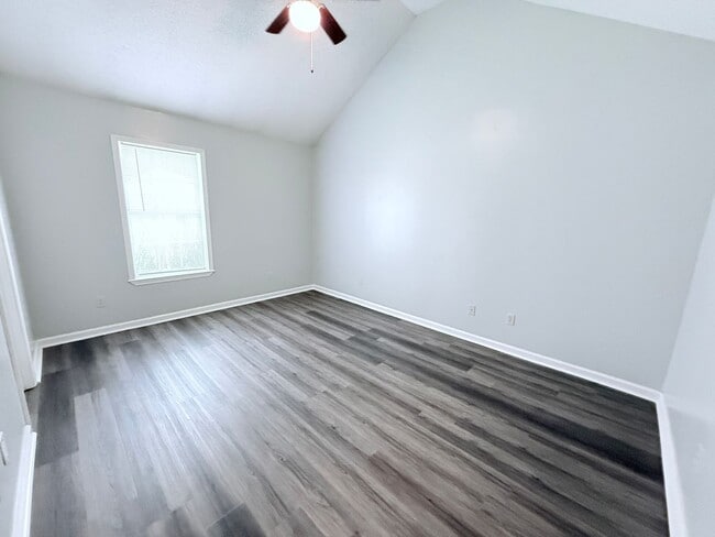 Building Photo - 1006 Creekside Pl