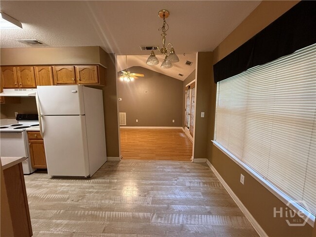 Building Photo - 211 Woodbury Ln