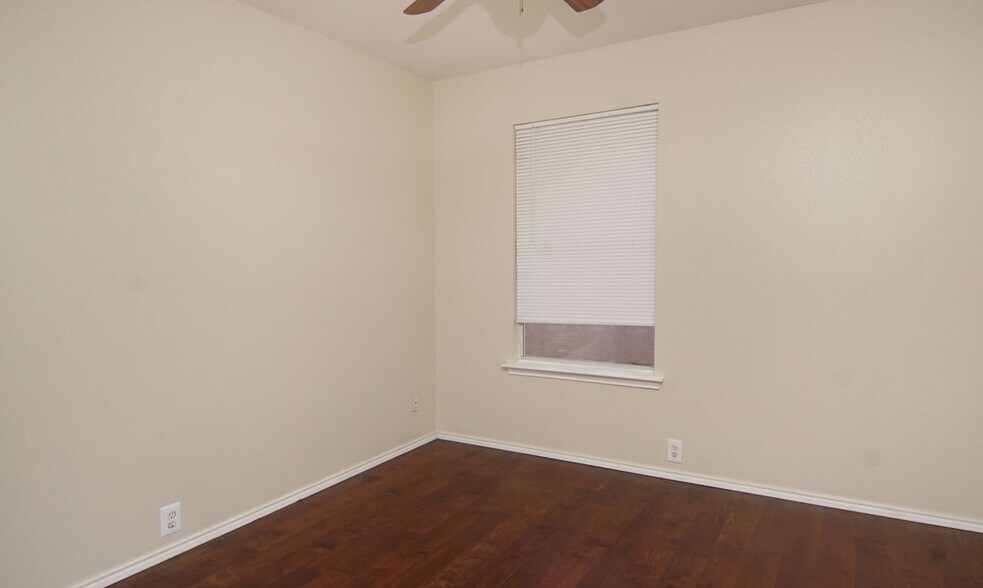 Building Photo - 1049 Highland Station Dr