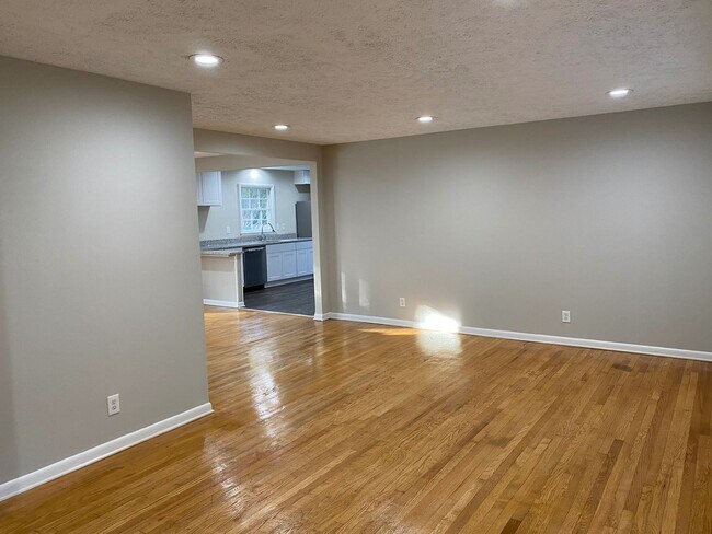 Building Photo - Charming 3-Bed, 2-Bath Ranch in Decatur with Fenced Yard!