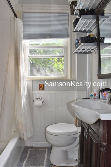 Building Photo - 219 Cole Ave