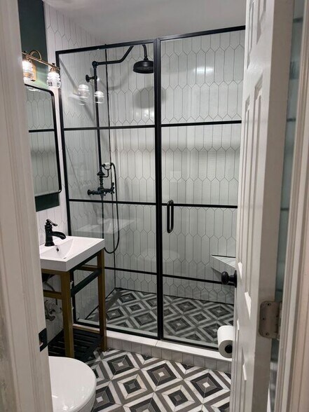 Building Photo - 2802 Dove St