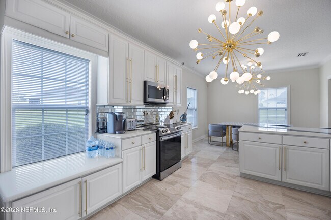 Building Photo - 200 Sunstone Ct