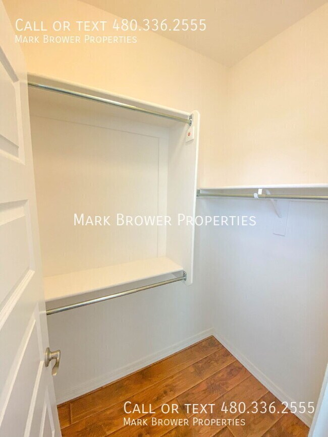 Building Photo - 3842 E Alfalfa Dr