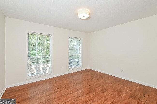 Building Photo - 201 Lenox Way NE