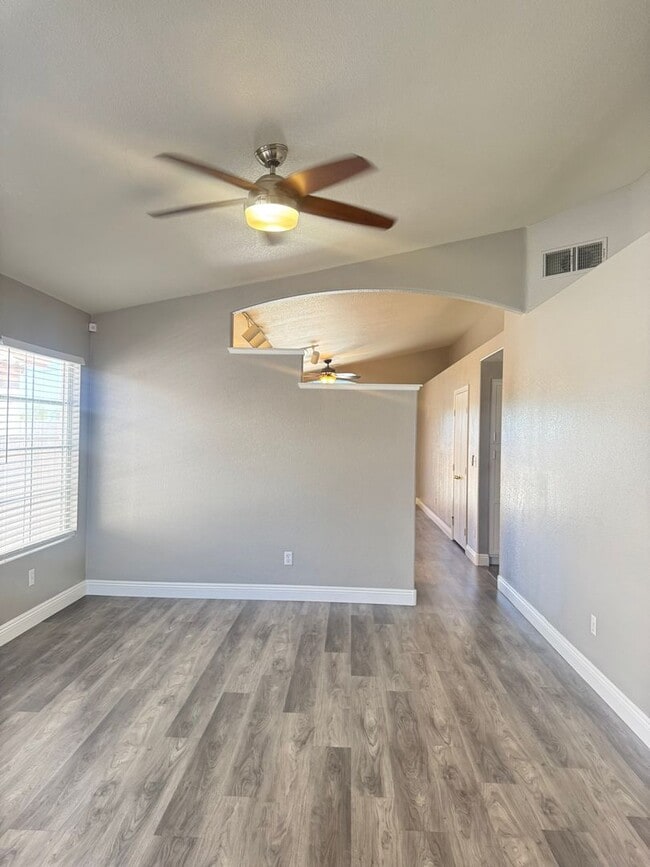 Building Photo - Beautifully Renovated 2 Bed Single Story Home