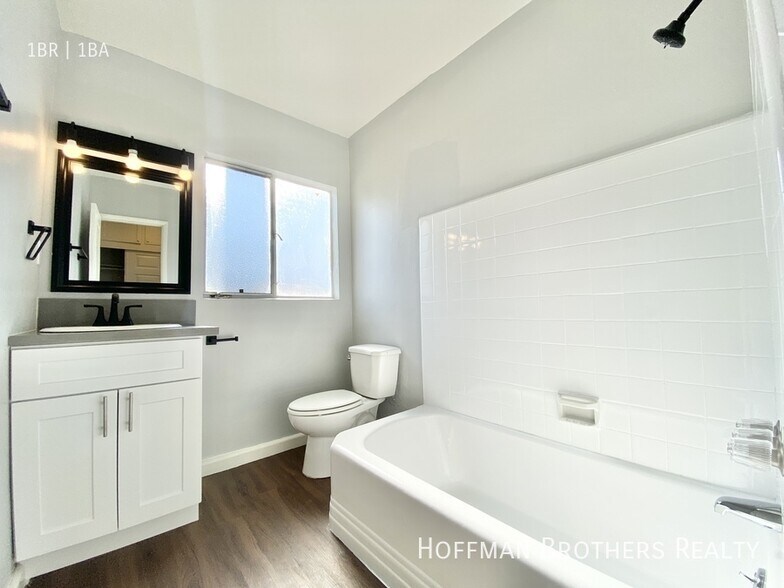 Building Photo - 1661 N Bronson Ave