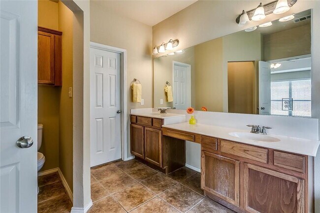 Building Photo - 3 bed, 2 Bath Home in North Fort Worth