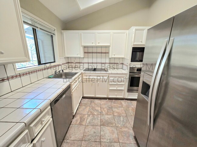 Building Photo - 9 Mountain Cir