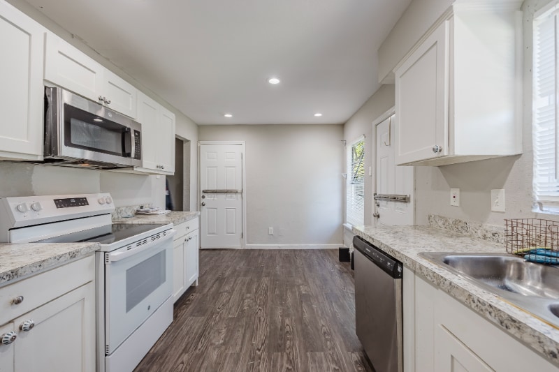 Building Photo - 3035 Modree Ave