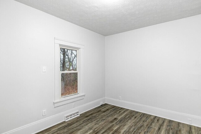 Building Photo - 679 Euclid Ave