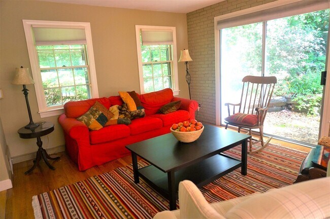 Building Photo - 18 Pequot Rd