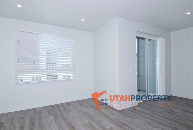 Building Photo - 1036 W 430 S