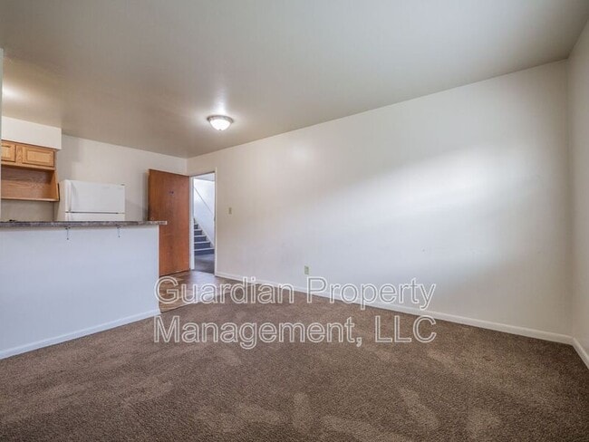 Building Photo - 1115 N College Dr