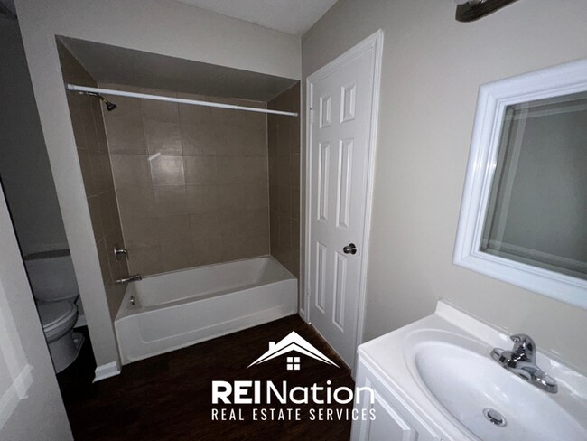 Building Photo - STANDOUT MEMPHIS RENTAL! 3BR/2BA | High Ceilings & Brick Fireplace | Fenced Yard!