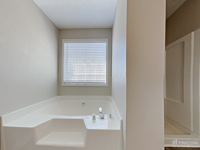 Building Photo - 563 Fielding Ct