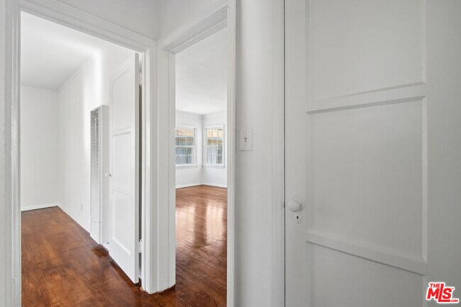 Building Photo - 1047 S Holt Ave