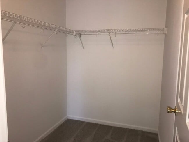 Building Photo - Sharp 2 bedroom, 2 bath upper condo in Nottingham  Cove sub for lease $1700 a month.