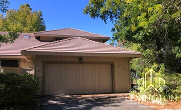 Building Photo - Wonderful, 3BD/2.5BA Home + Loft, in Oak C...