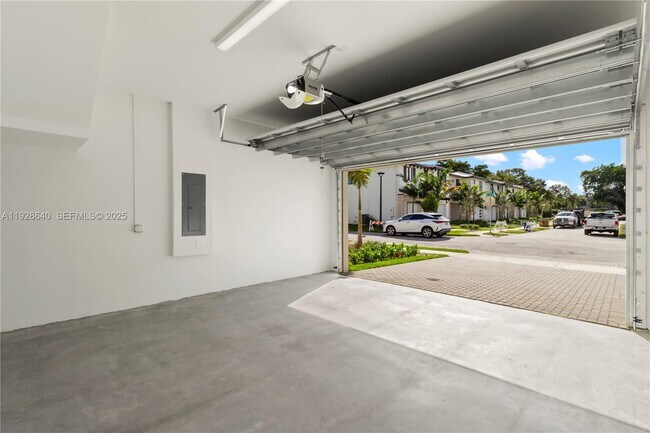 Building Photo - 1419 SW 23rd St