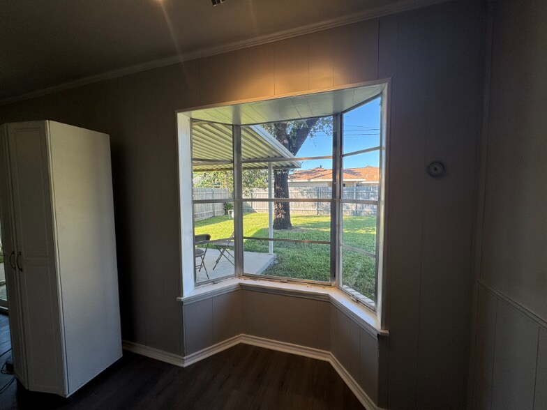 Building Photo - 2714 5th Ave N