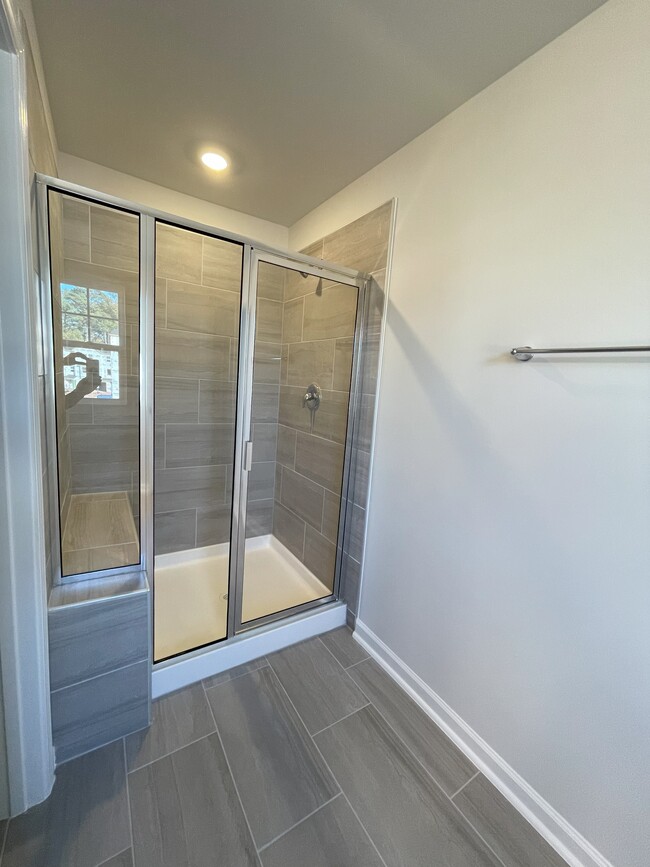 Master Bathroom - 3024 Castle Loch Ln