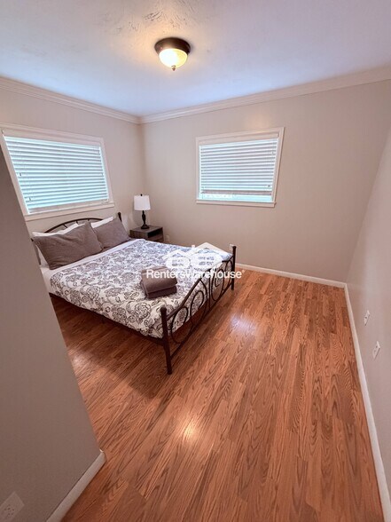 Building Photo - 2555 S 400 E