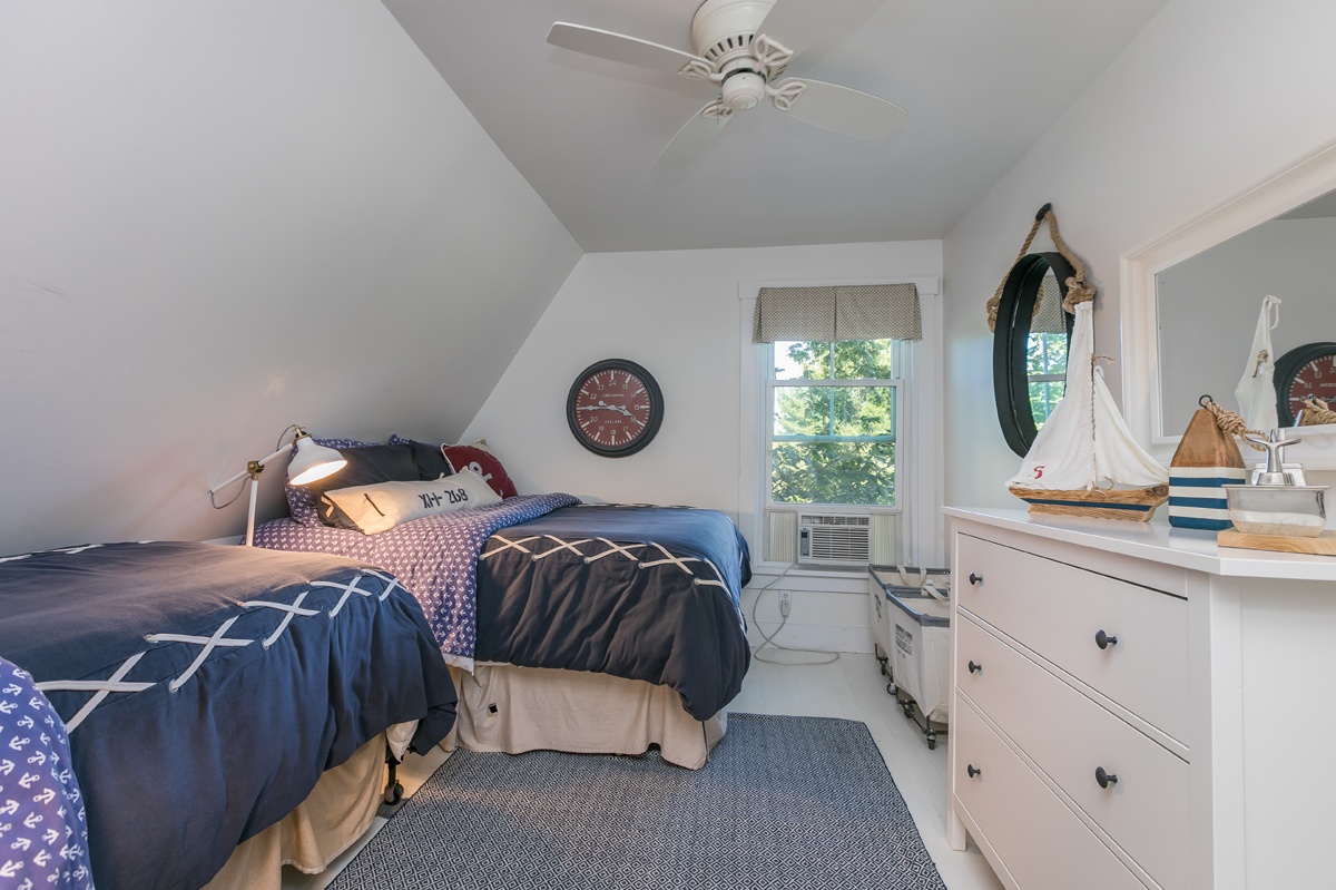 The Nautical Room with a Double Bed and a Twin bed. - 23 Graffam Rd