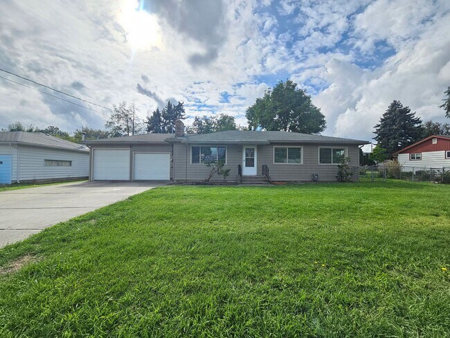 Building Photo - $2,500 - 4 Bed / 2 Bath Beautiful Home in ...