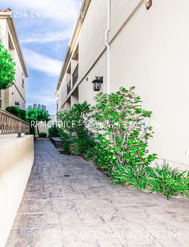 Building Photo - 1254 Engracia Ave