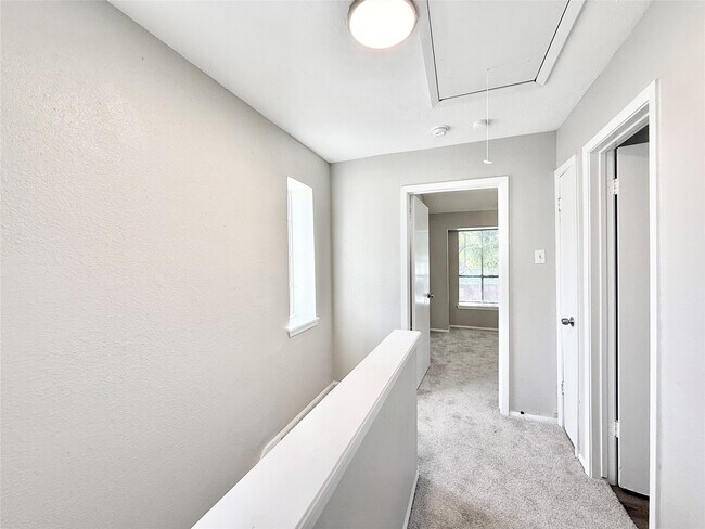 Building Photo - 7980 Grove Ridge Dr