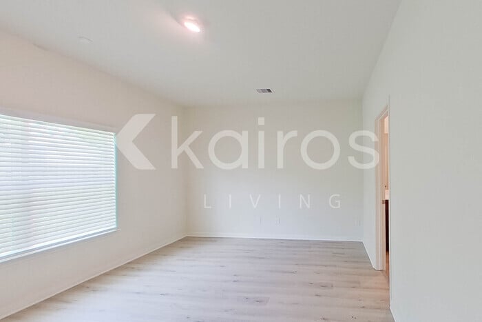 Building Photo - 10631 Hillside Creek Dr