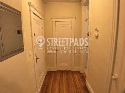Building Photo - bedroom in Boston MA 02215